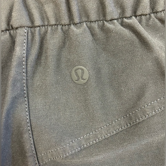Lululemon Cargo Pants | Size 33 - Picture 4 of 4